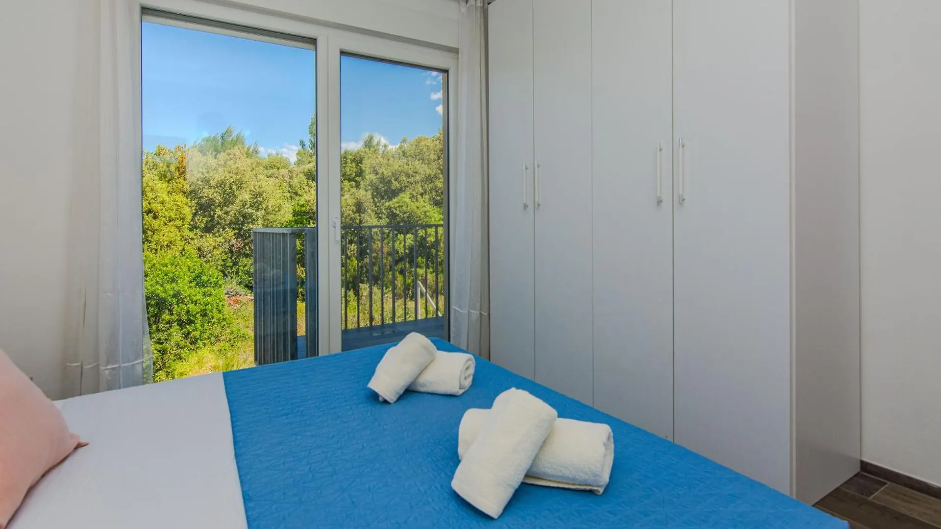 Aparthotel Villa Sandy Beach With Outdoor Pool, Few Seconds From The Beach Zaton
