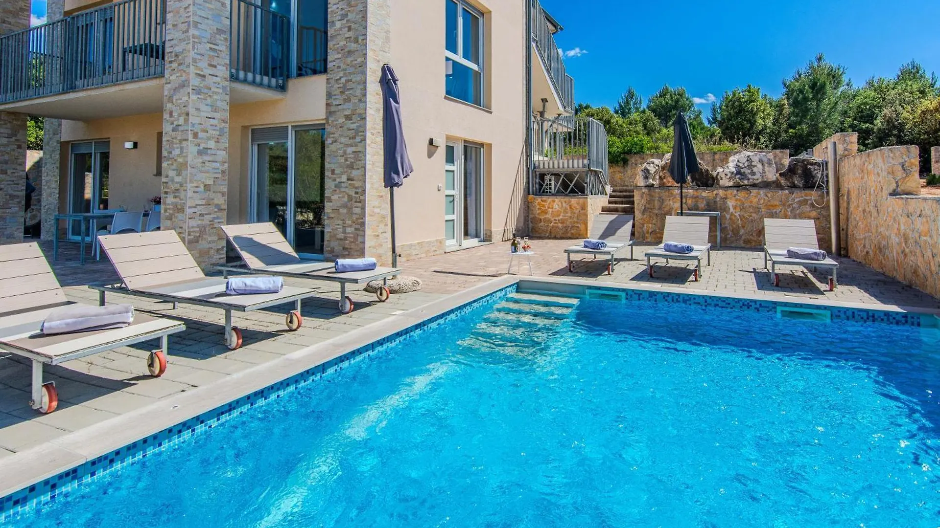 Aparthotel Villa Sandy Beach With Outdoor Pool, Few Seconds From The Beach Zaton
