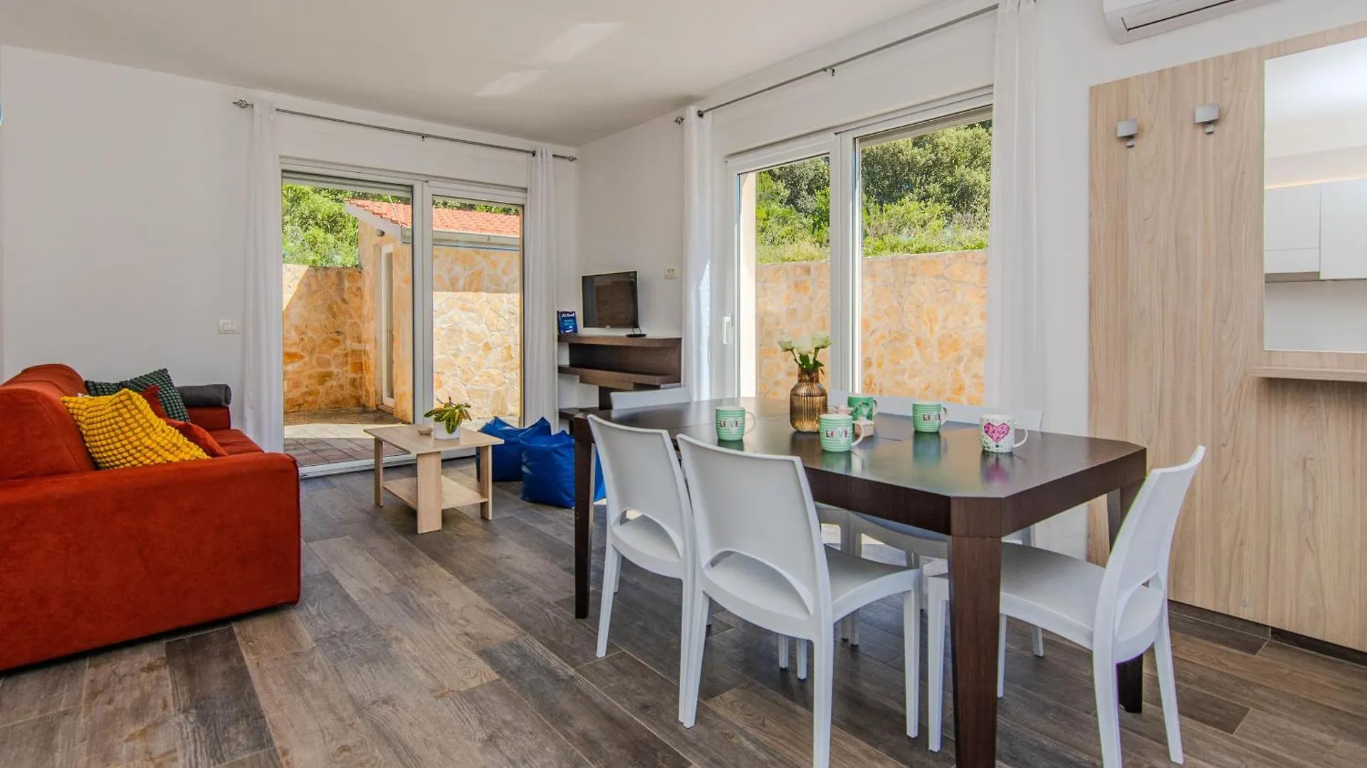 Villa Sandy Beach With Outdoor Pool, Few Seconds From The Beach Zaton